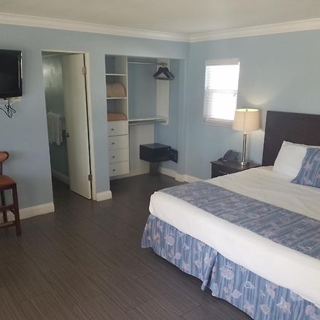 Carousel Beach Inn Форт Майерс Бийч Екстериор снимка